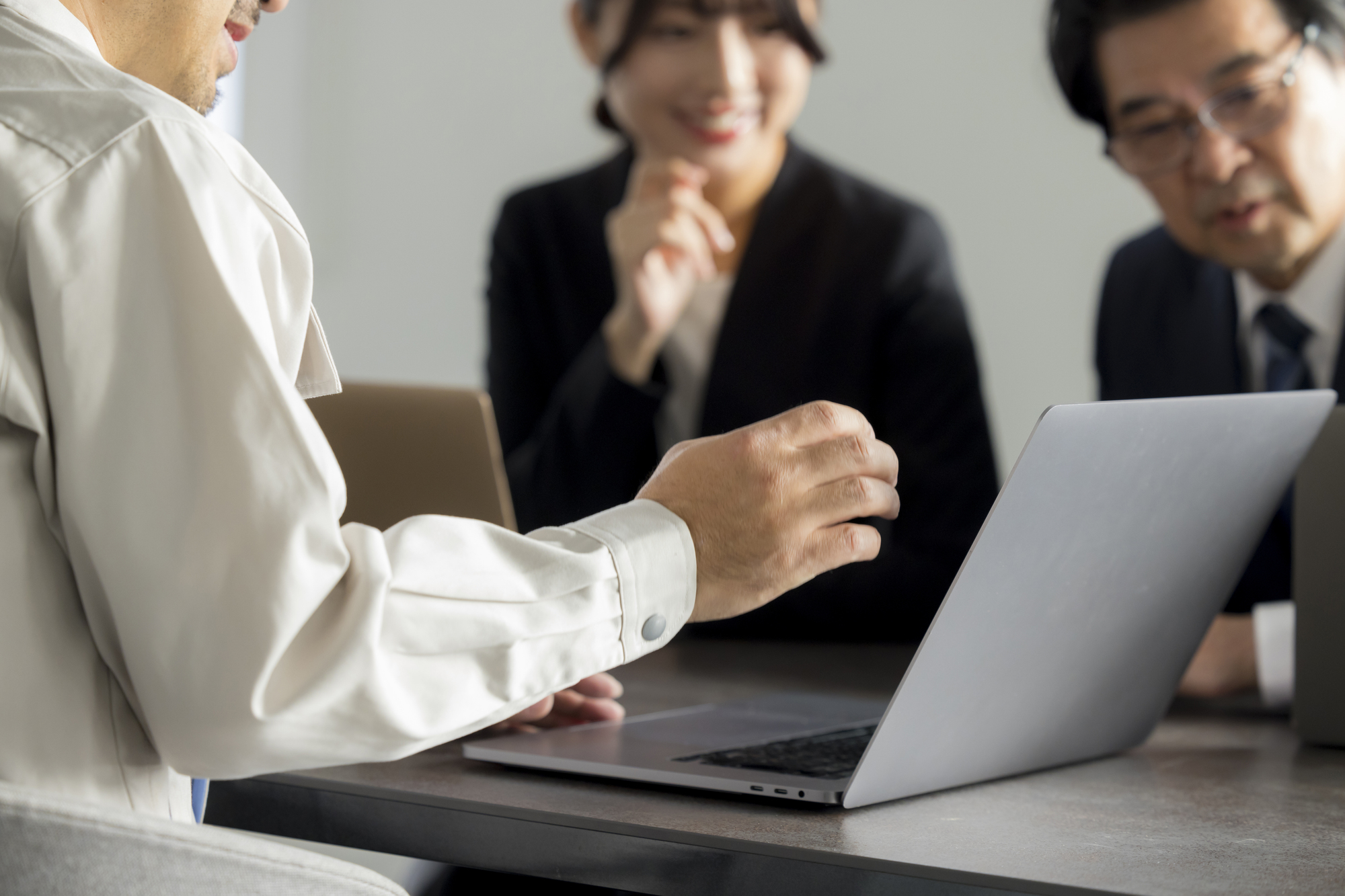 ザイオンス効果で一括査定の勝率アップ！長期追客を成功に導く心理学と実践データ