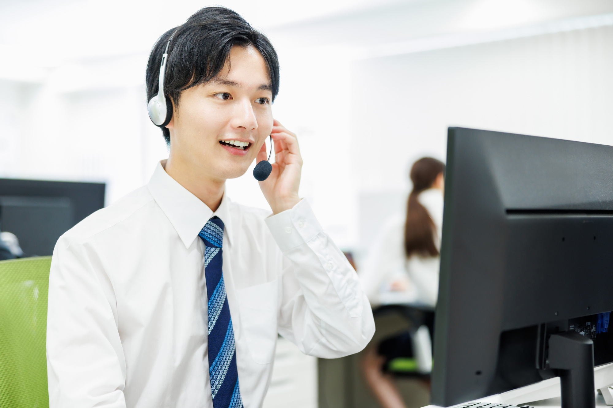 架電代行はどこまで任せるべき?夜間反響は「自社でショートメール」、翌朝は「代行で電話」の最適な役割分担