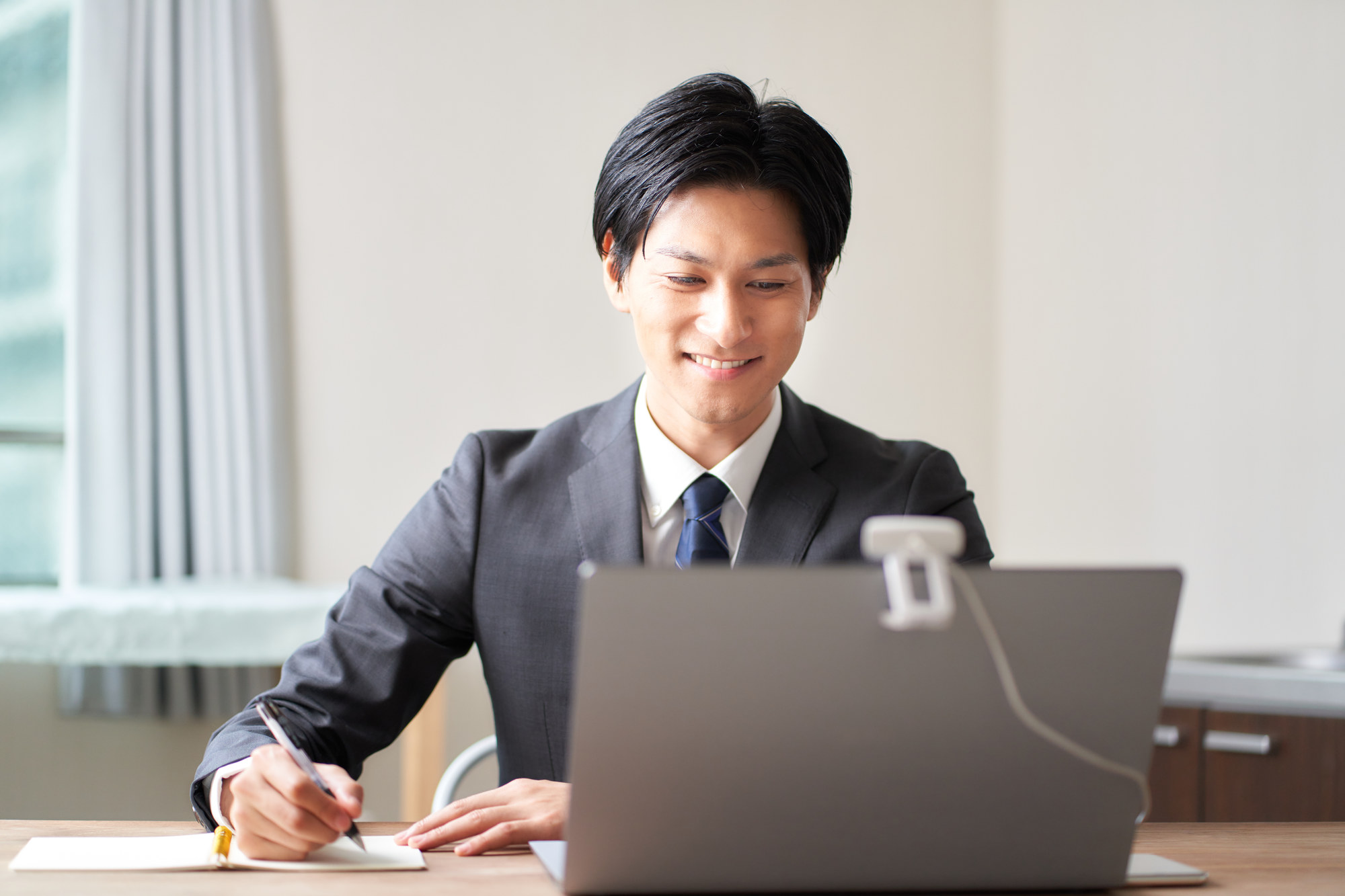 【不動産査定】TeamsのWeb面談はスマホアプリ必須？高齢顧客の離脱を防ぐ事前案内の工夫